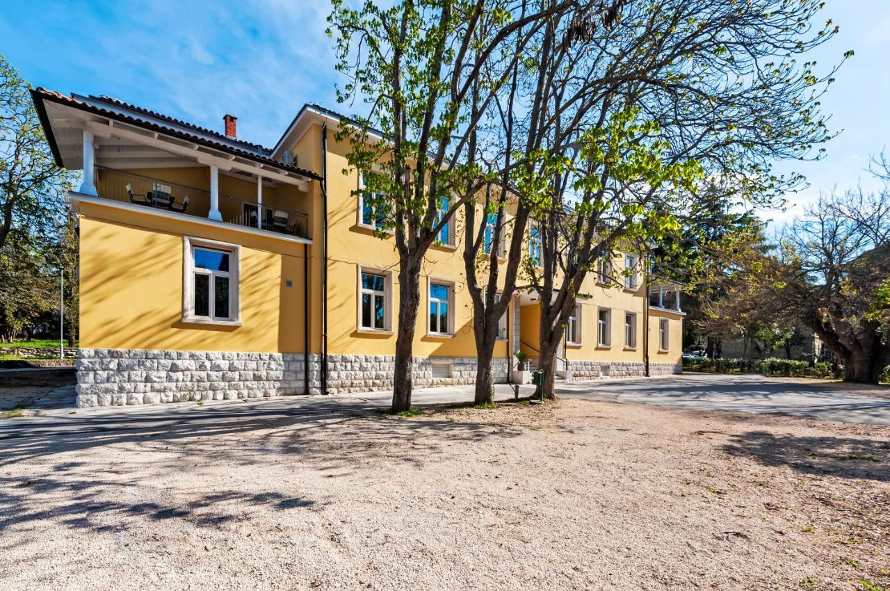 Villa Aurum Health & Climatotherapy Center Ровинь Экстерьер фото